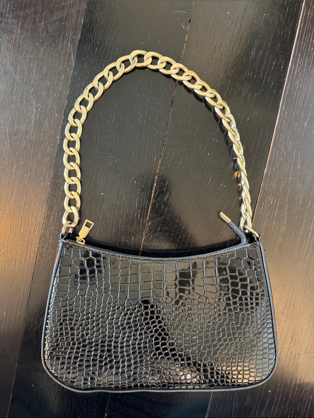 Vintage Black Croc-Embossed Shoulder Bag with Gold Chain